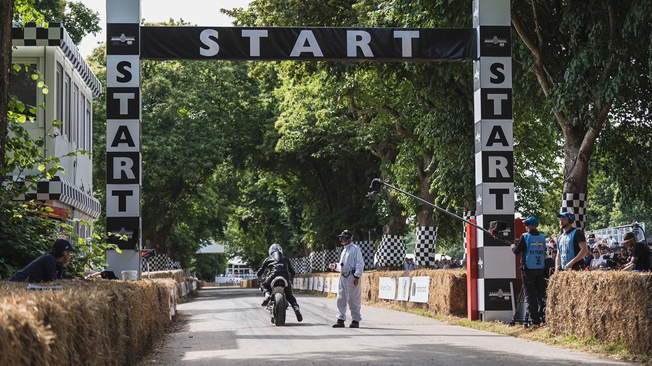 A Norton V4SV takes to the startline at Goodwood FoS